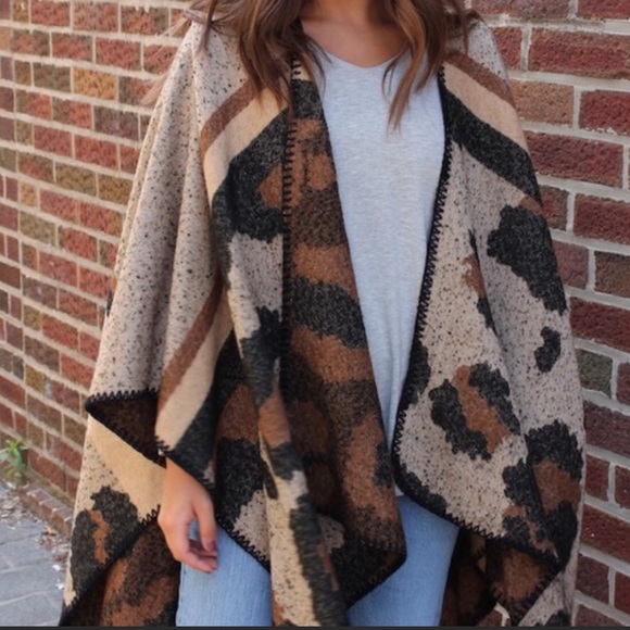 🎉HP! 🎉 leopard print • OS • poncho/cape/wrap - Picture 3 of 4